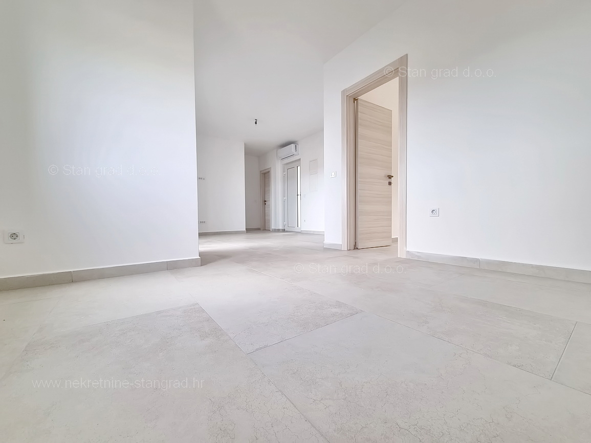 Uvala Soline, novogradnja, pritlični apartma blizu morja!