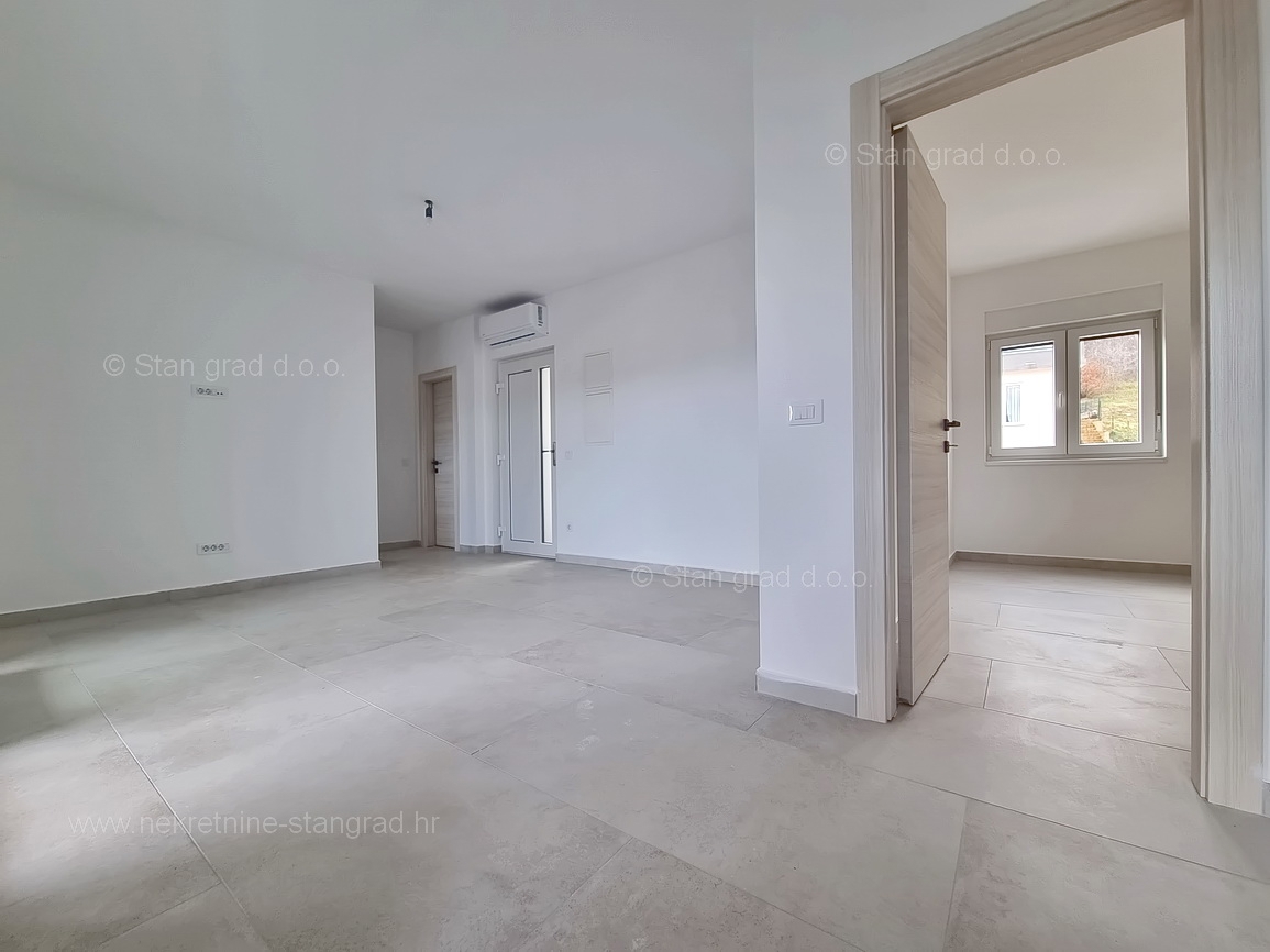 Uvala Soline, novogradnja, pritlični apartma blizu morja!