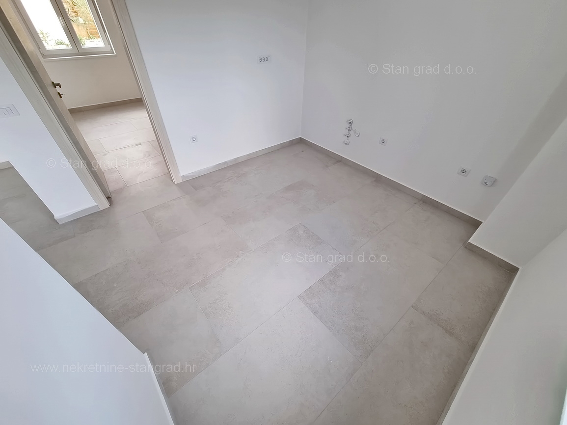 Uvala Soline, novogradnja, pritlični apartma blizu morja!