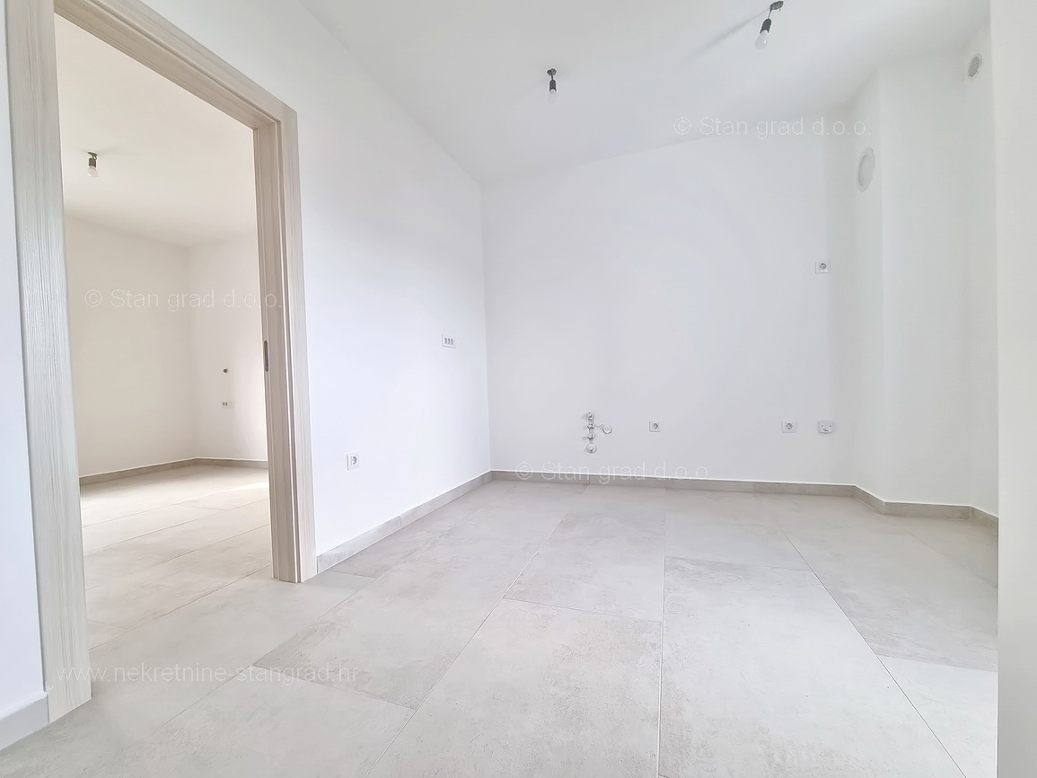 Uvala Soline, novogradnja, pritlični apartma blizu morja!