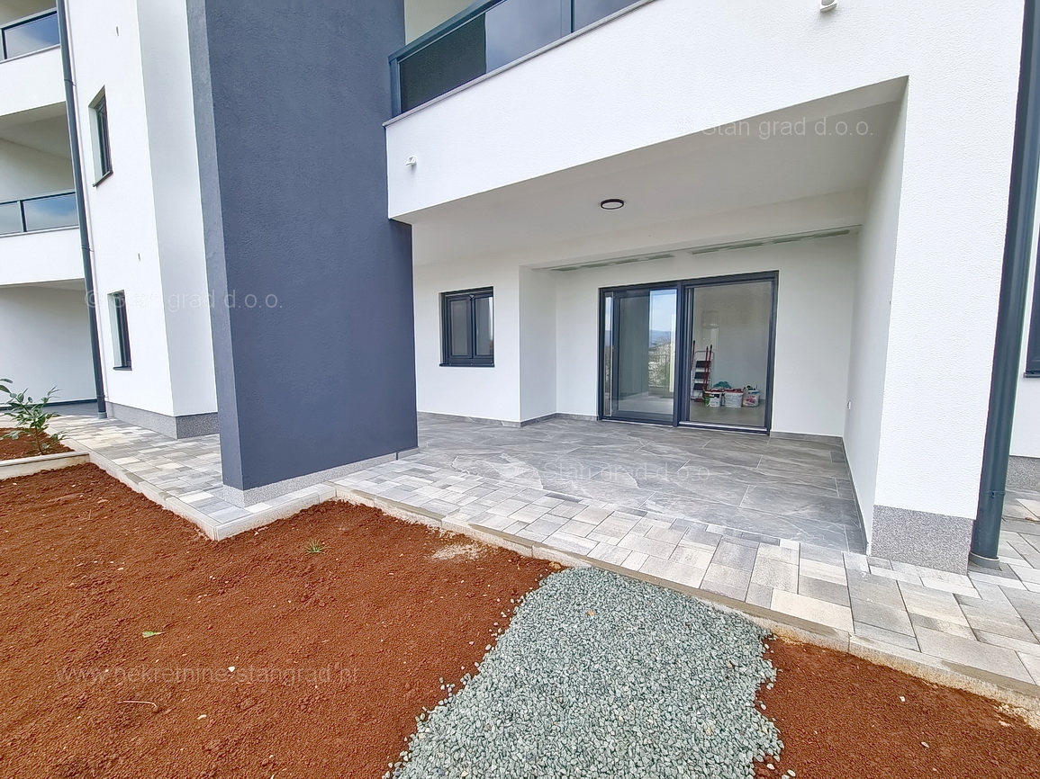 Uvala Soline, novogradnja, pritlični apartma blizu morja!