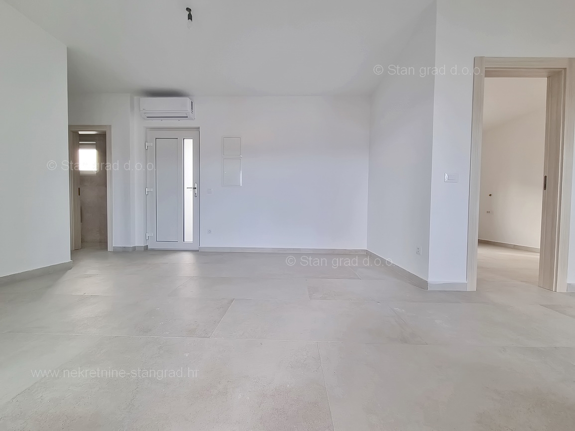 Uvala Soline, novogradnja, pritlični apartma blizu morja!
