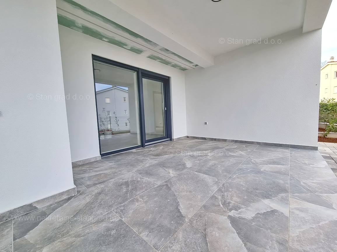 Uvala Soline, novogradnja, pritlični apartma blizu morja!