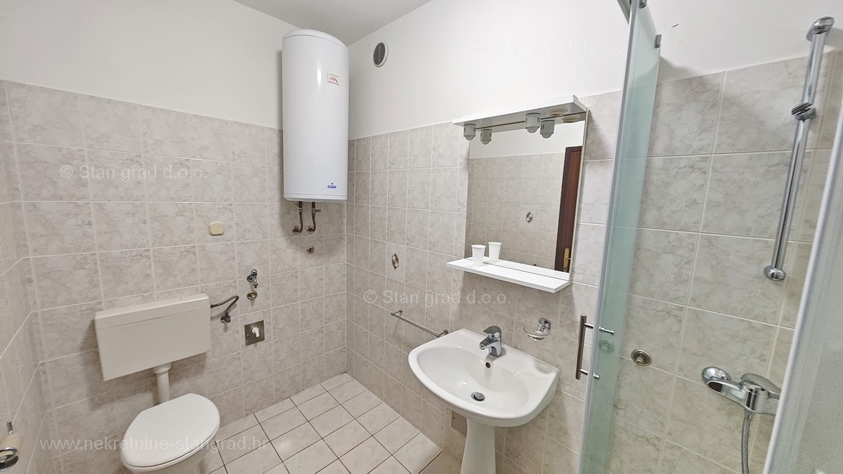 Njivice, prostoren apartma blizu morja!