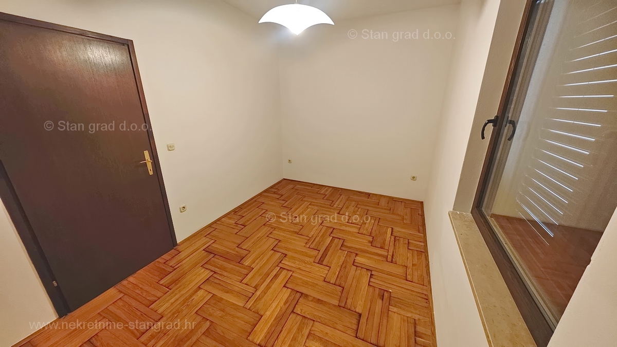 Njivice, prostoren apartma blizu morja!