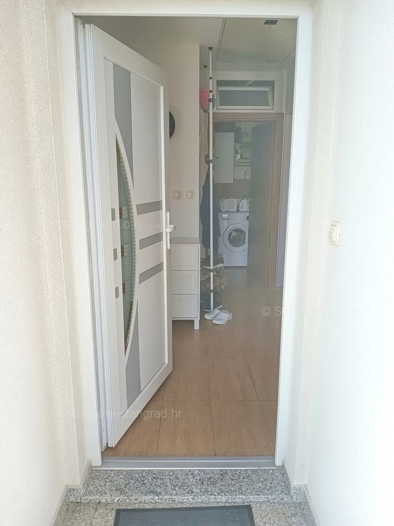 Krk, opremljeno stanovanje z vrtom!
