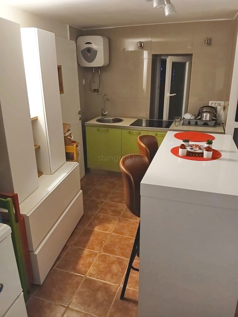 Punat, prenovljeno stanovanje v centru blizu morja!