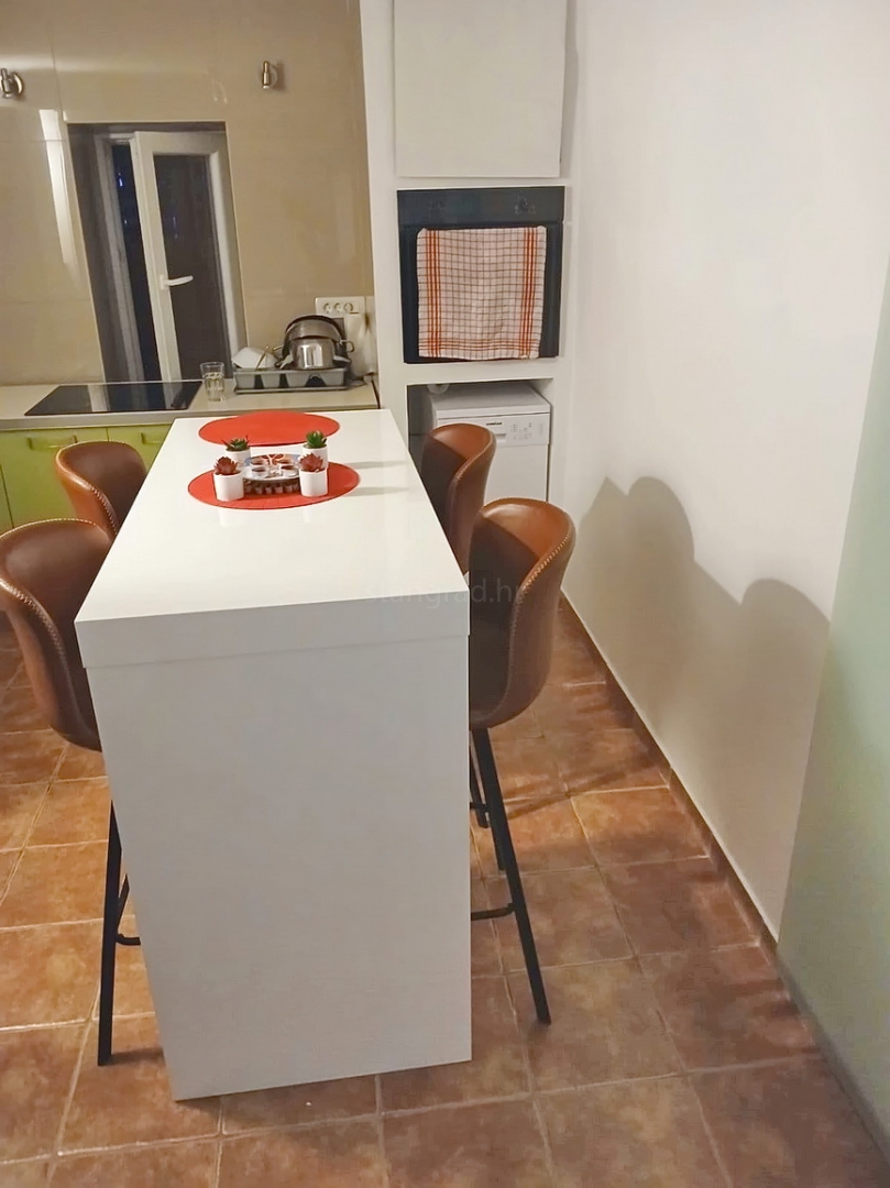 Punat, prenovljeno stanovanje v centru blizu morja!