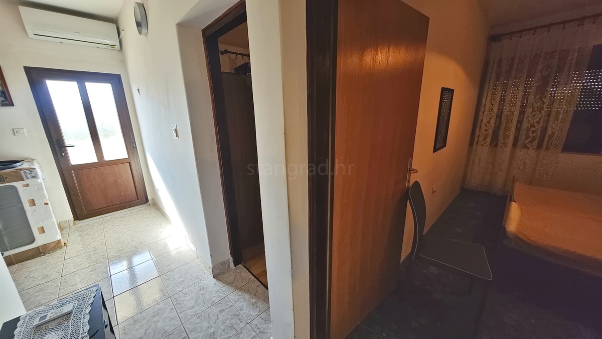 Krk, dvojček na odlični lokaciji v bližini morja!