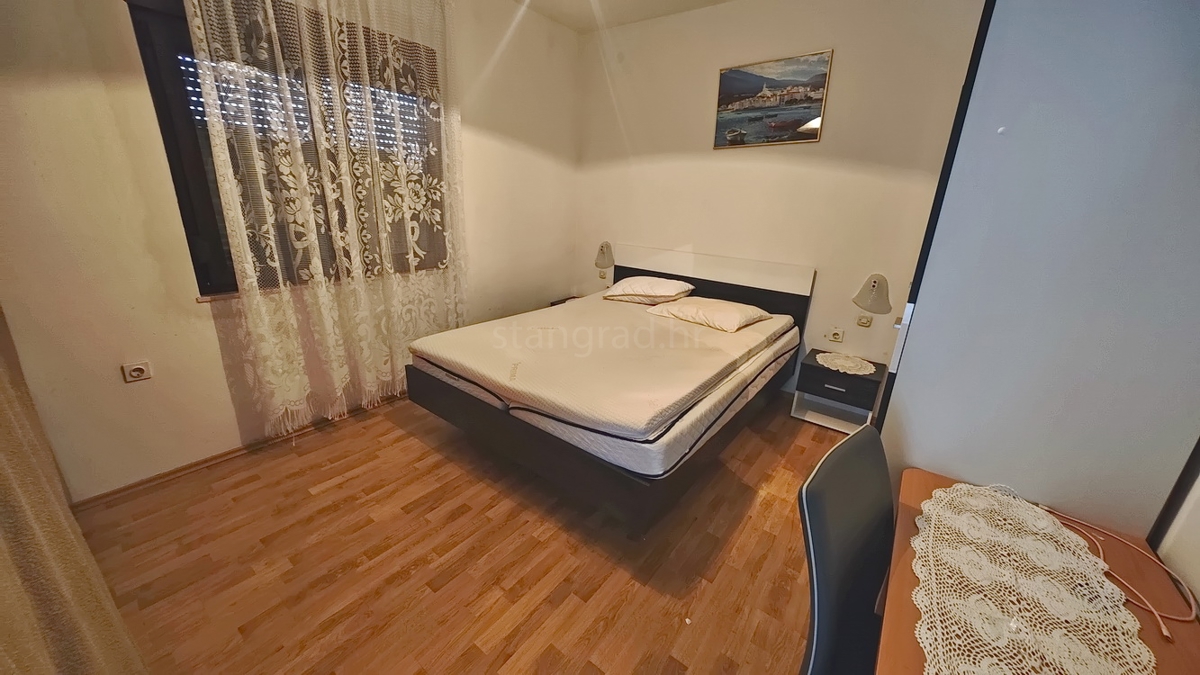 Krk, dvojček na odlični lokaciji v bližini morja!