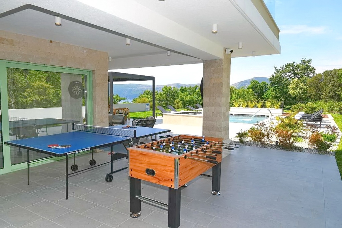 Krk, okolica, mediteranska vila s prostornim vrtom!