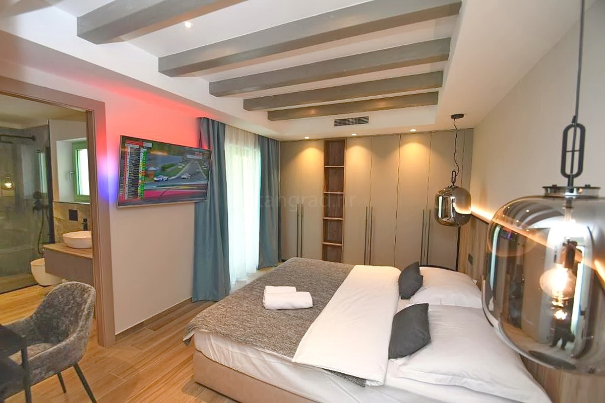Krk, okolica, mediteranska vila s prostornim vrtom!