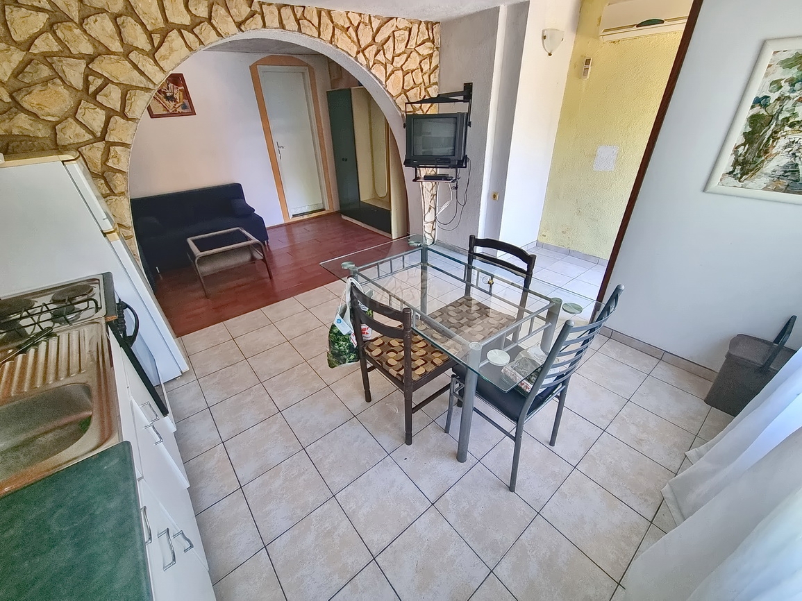 Šilo, hiša s 3 apartmaji in čudovitim pogledom na morje!