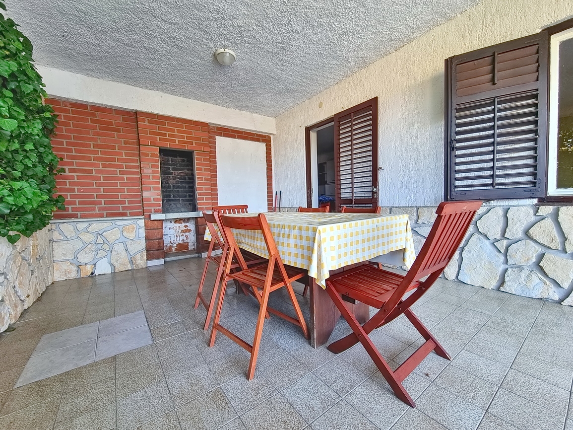 Šilo, hiša s 3 apartmaji in čudovitim pogledom na morje!