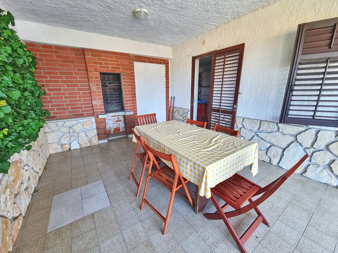 Šilo, hiša s 3 apartmaji in čudovitim pogledom na morje!