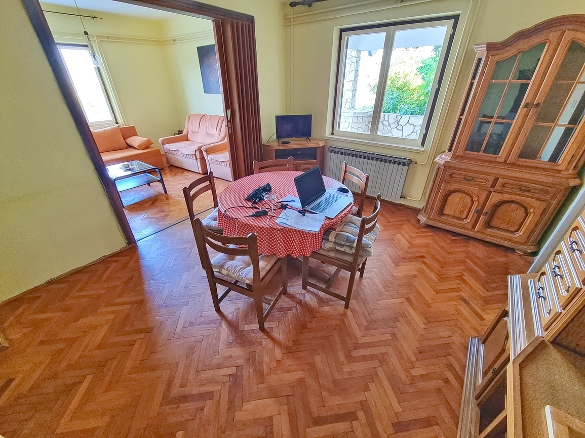 Šilo, hiša s 3 apartmaji in čudovitim pogledom na morje!