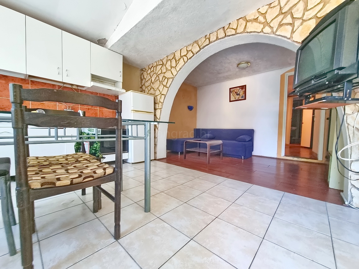Šilo, hiša s 3 apartmaji in čudovitim pogledom na morje!
