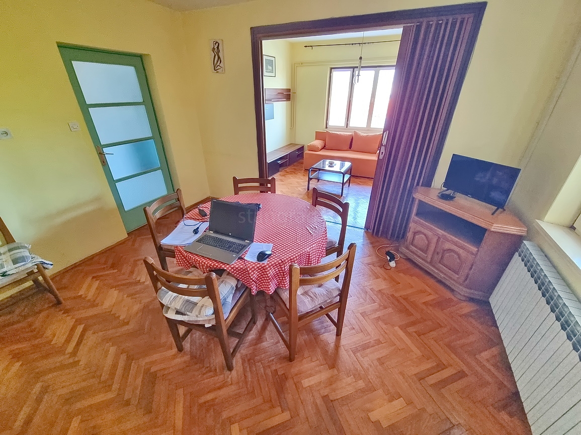 Šilo, hiša s 3 apartmaji in čudovitim pogledom na morje!