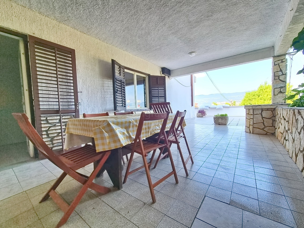 Šilo, hiša s 3 apartmaji in čudovitim pogledom na morje!