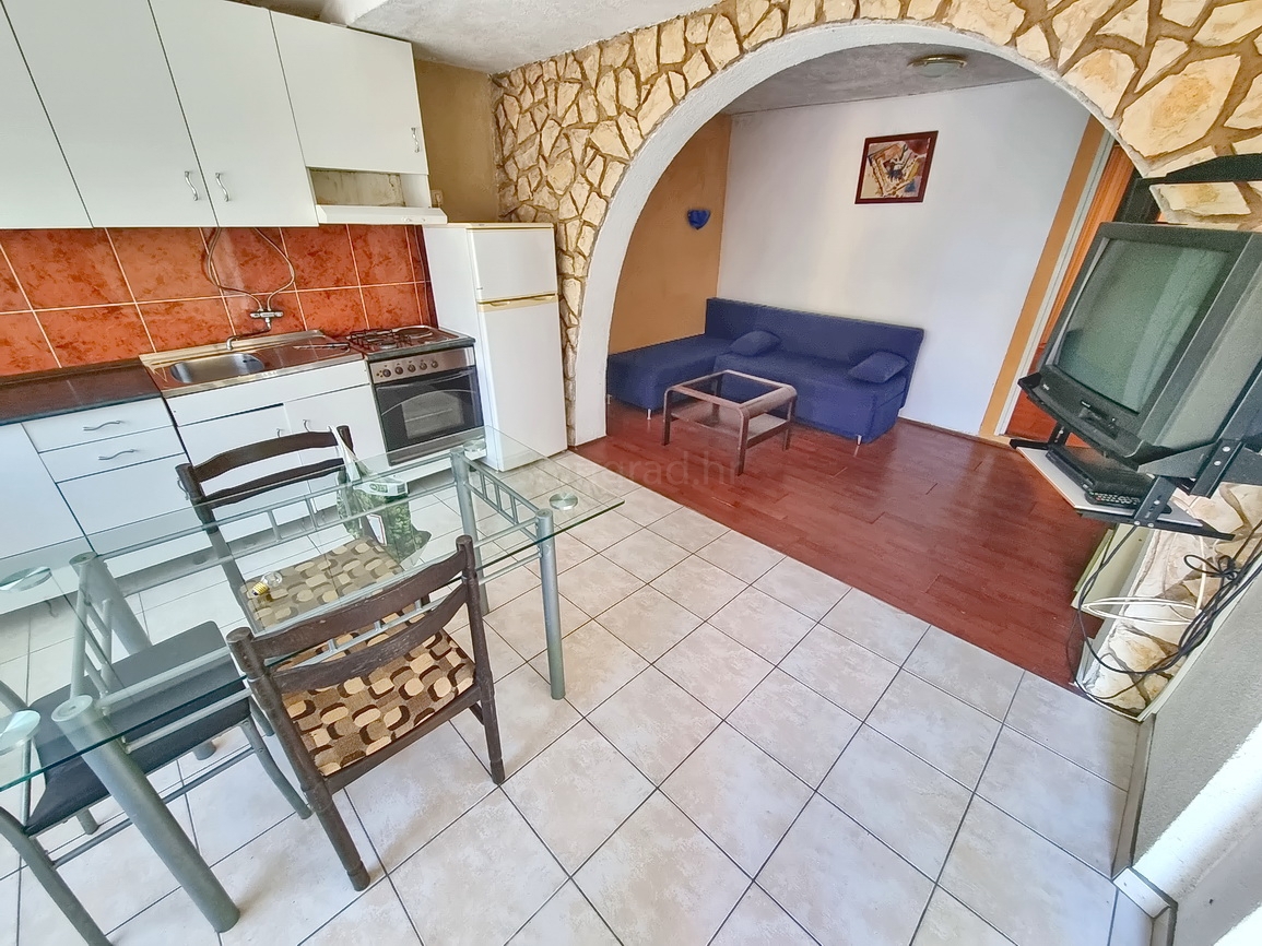 Šilo, hiša s 3 apartmaji in čudovitim pogledom na morje!