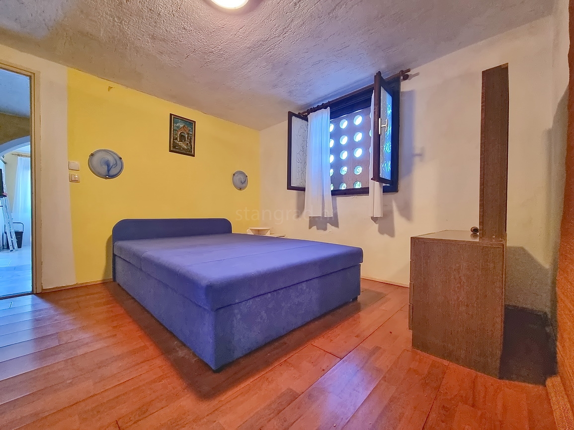 Šilo, hiša s 3 apartmaji in čudovitim pogledom na morje!