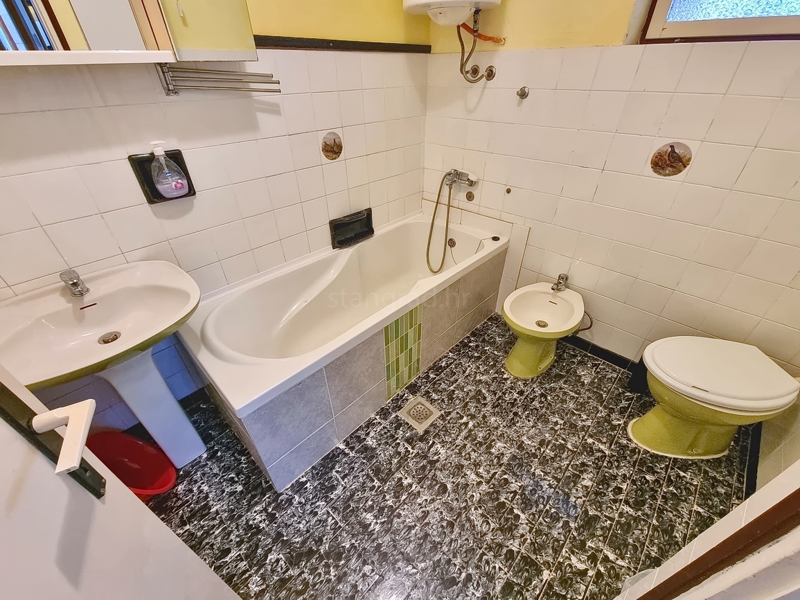 Šilo, hiša s 3 apartmaji in čudovitim pogledom na morje!