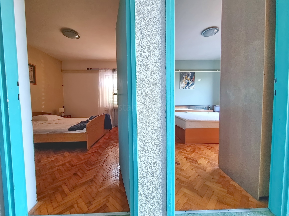 Šilo, hiša s 3 apartmaji in čudovitim pogledom na morje!