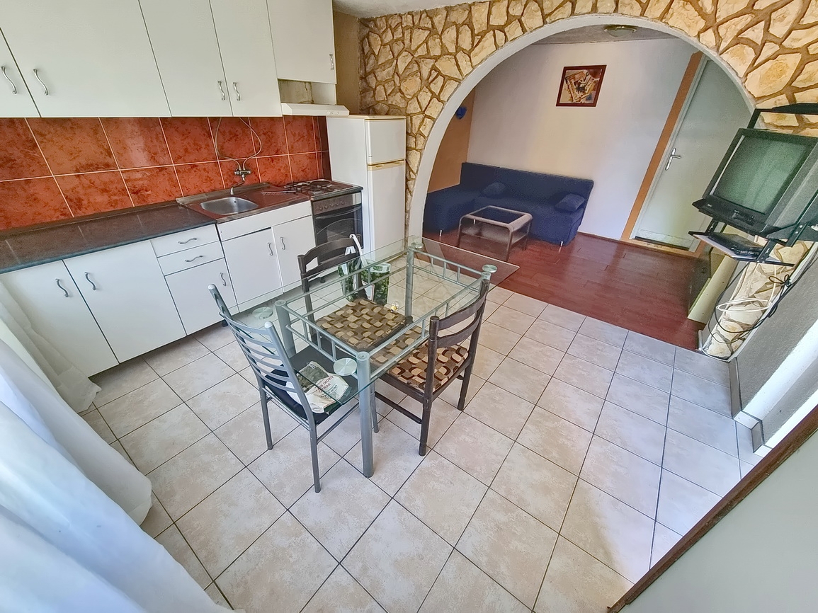 Šilo, hiša s 3 apartmaji in čudovitim pogledom na morje!