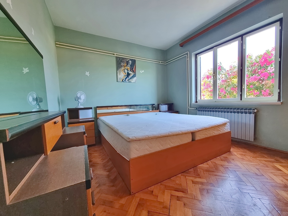 Šilo, hiša s 3 apartmaji in čudovitim pogledom na morje!