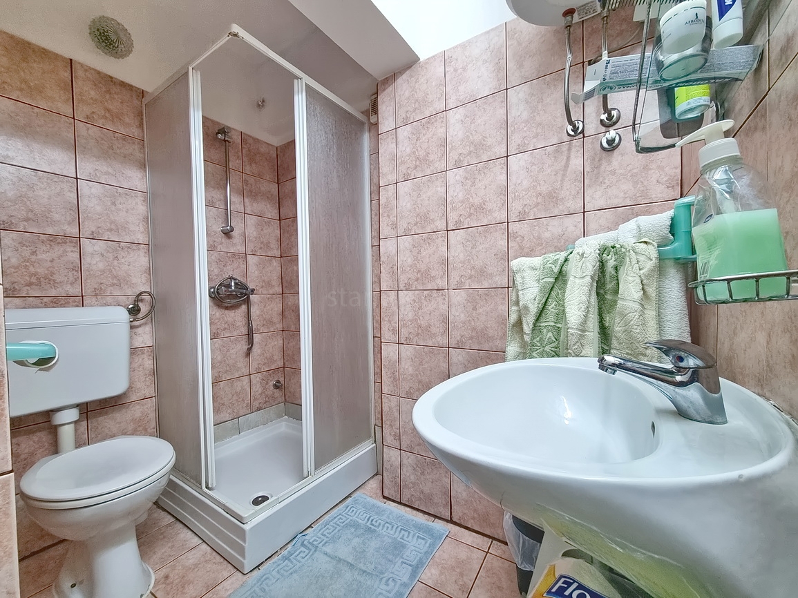 Šilo, hiša s 3 apartmaji in čudovitim pogledom na morje!