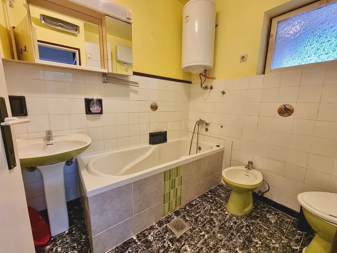 Šilo, hiša s 3 apartmaji in čudovitim pogledom na morje!