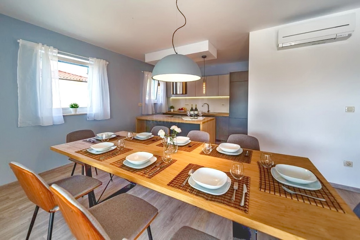 Malinska, luksuzna mediteranska vila z bazenom in pogledom na morje!