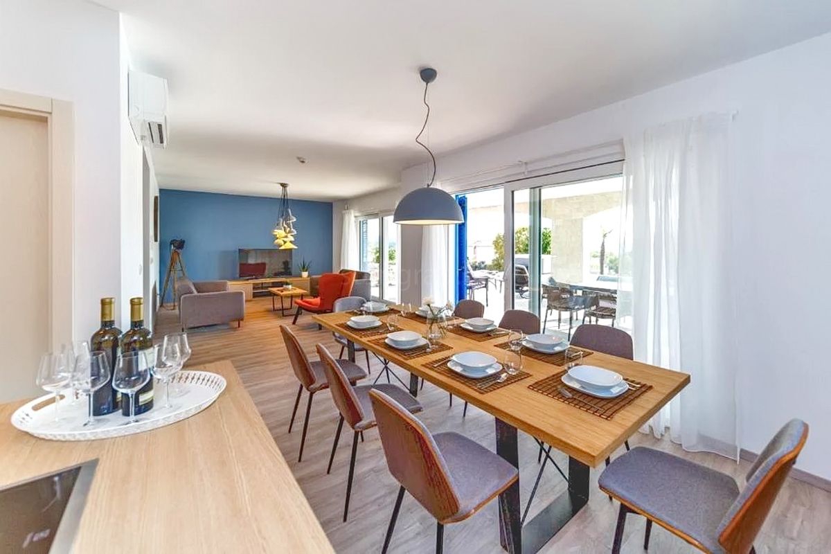 Malinska, luksuzna mediteranska vila z bazenom in pogledom na morje!
