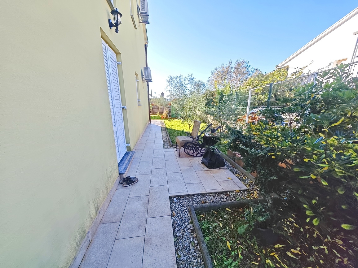 Malinska, samostojna hiša z več apartmaji na mirni lokaciji!