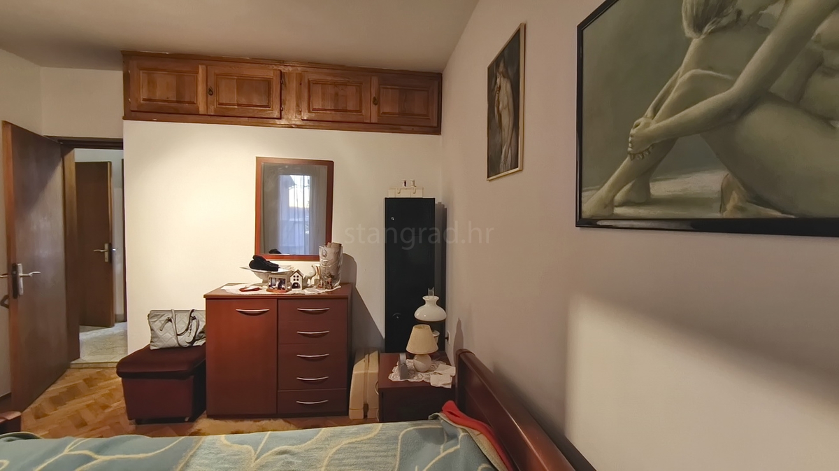 Crikvenica, trisobno stanovanje z dvema terasama in vrtom!