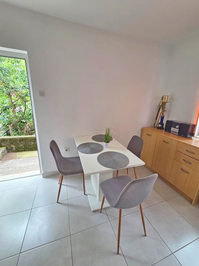 Crikvenica, enosobno stanovanje v pritličju v bližini morja!