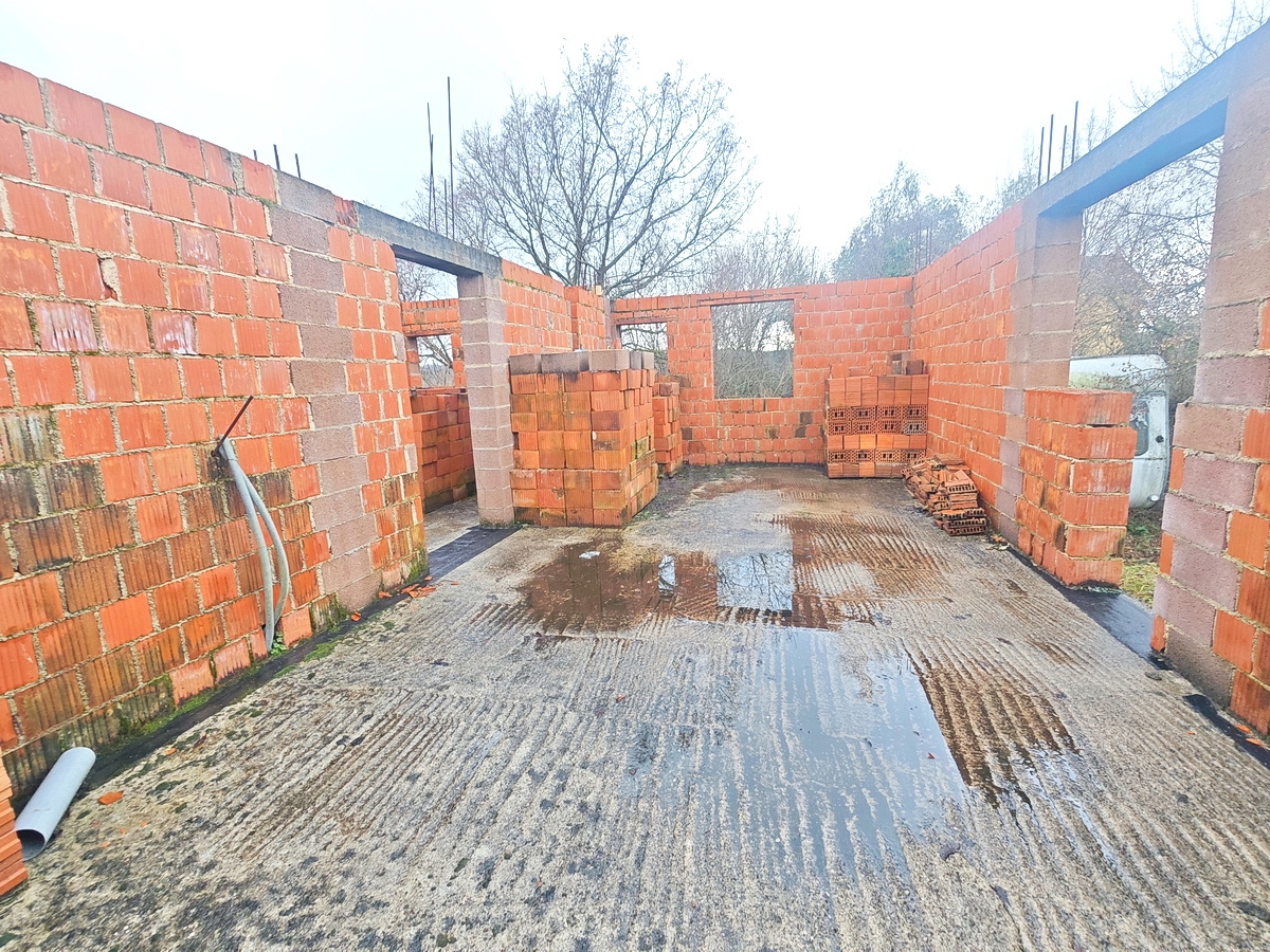 Dobrinj, zazidljivo zemljišče z začetkom gradnje!