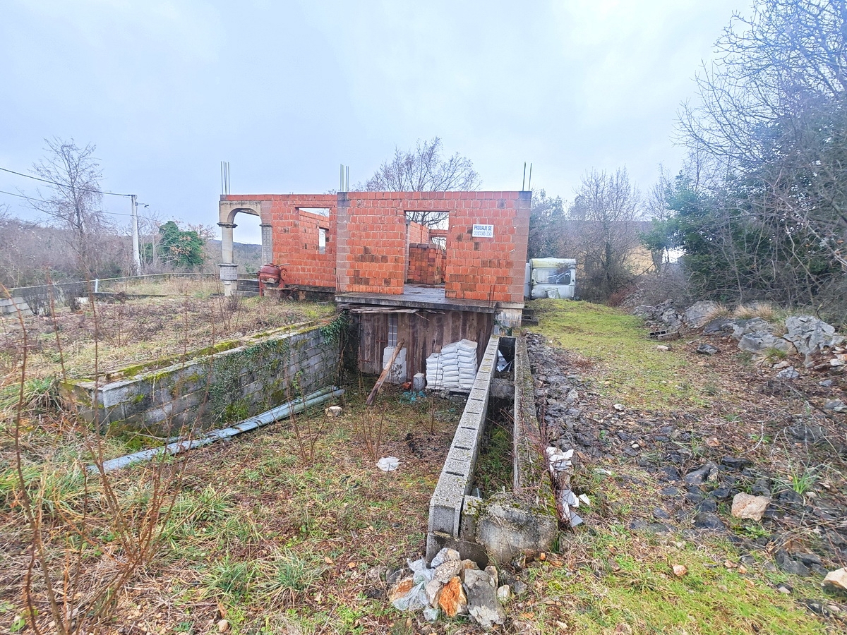 Dobrinj, zazidljivo zemljišče z začetkom gradnje!