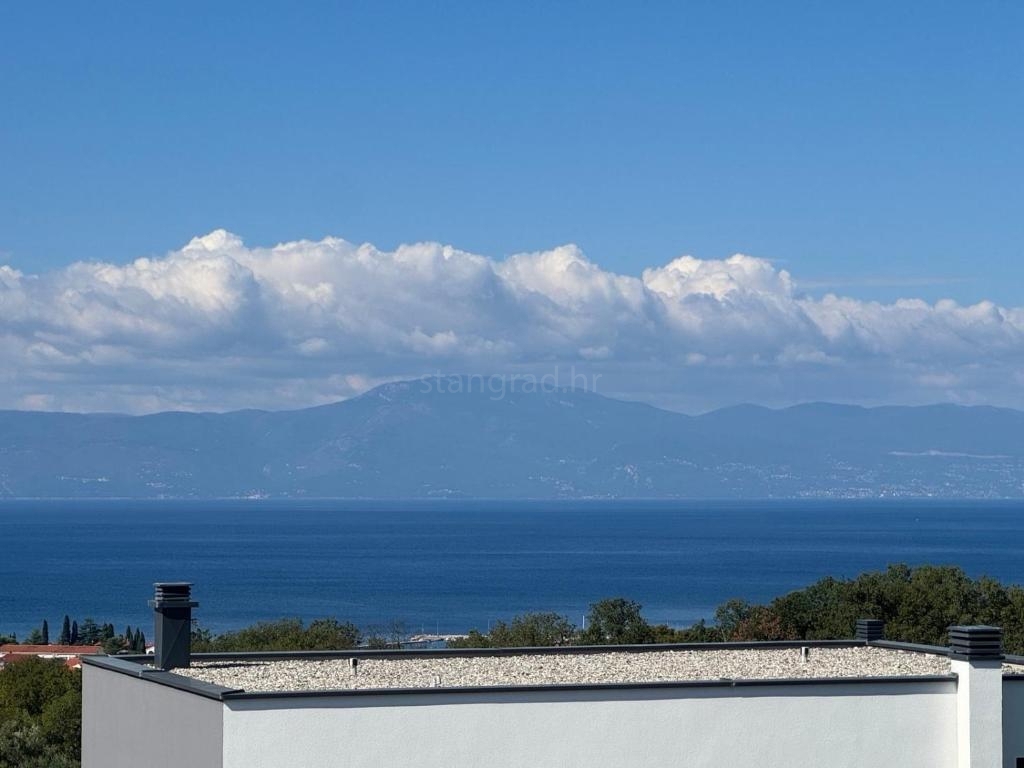 Malinska, moderna hiša z bazenom in pogledom na morje!