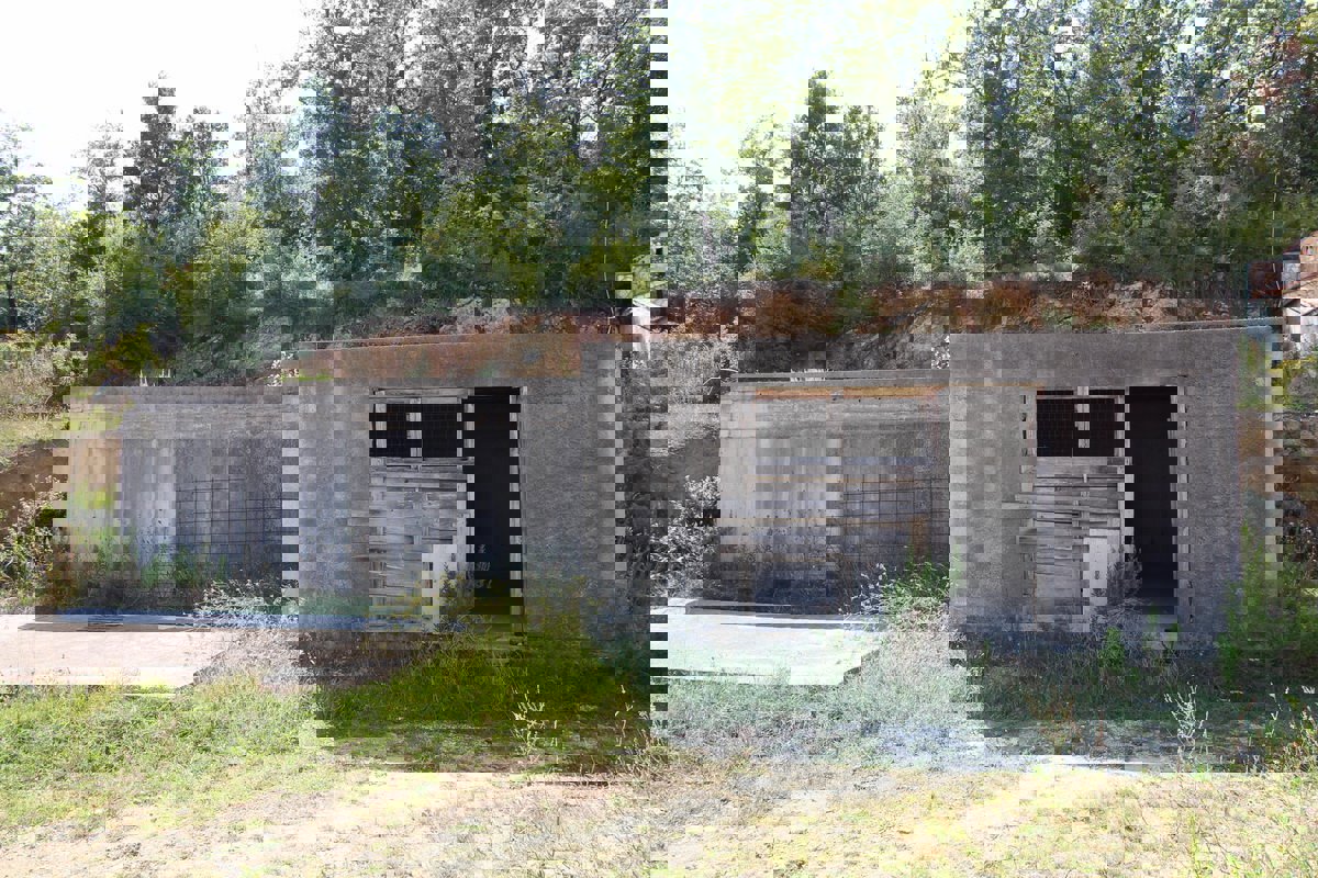 Soline zaliv, gradbeno zemljišče z začetno gradnjo za samostojno hišo s 3 apartmaji