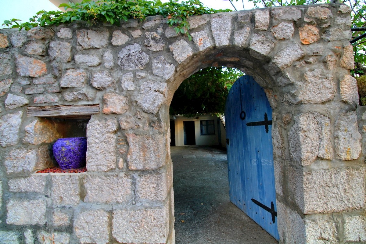 Novi Vinodolski, okolica, obmorska hiša s tradicionalnim vzdušjem, PRODAMO!