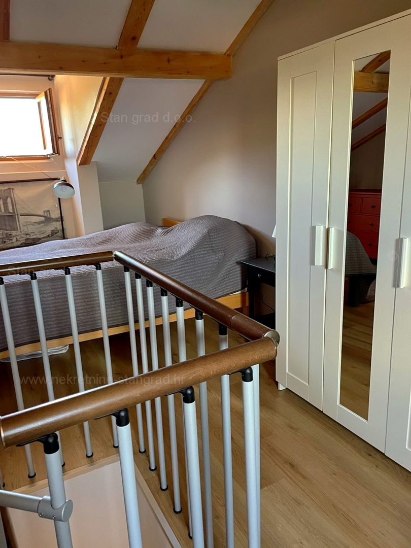 Malinska, lep dvoetažni apartma kvalitetne gradnje na mirni lokaciji