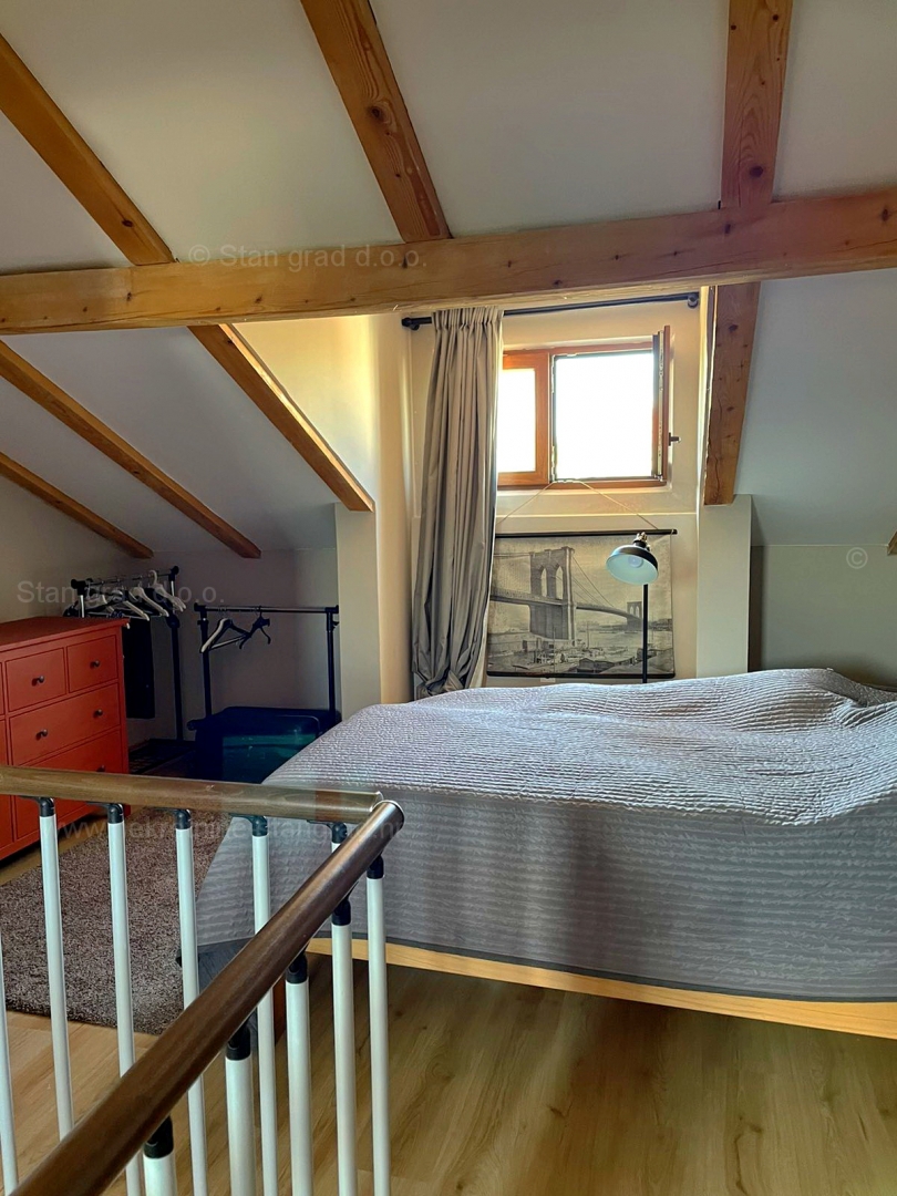 Malinska, lep dvoetažni apartma kvalitetne gradnje na mirni lokaciji