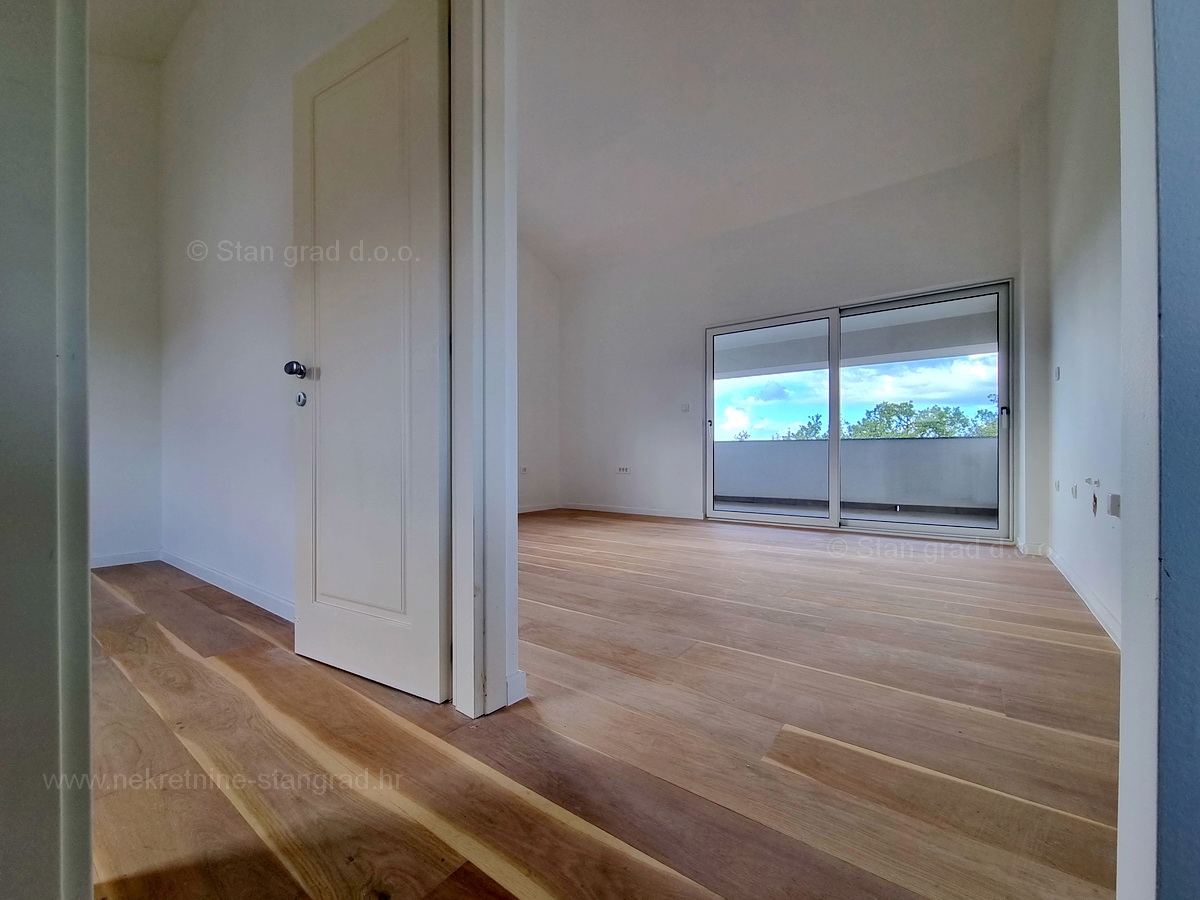 Otok Krk, Malinska, apartma v 2. nadstropju s pogledom na morje, mirna lokacija!