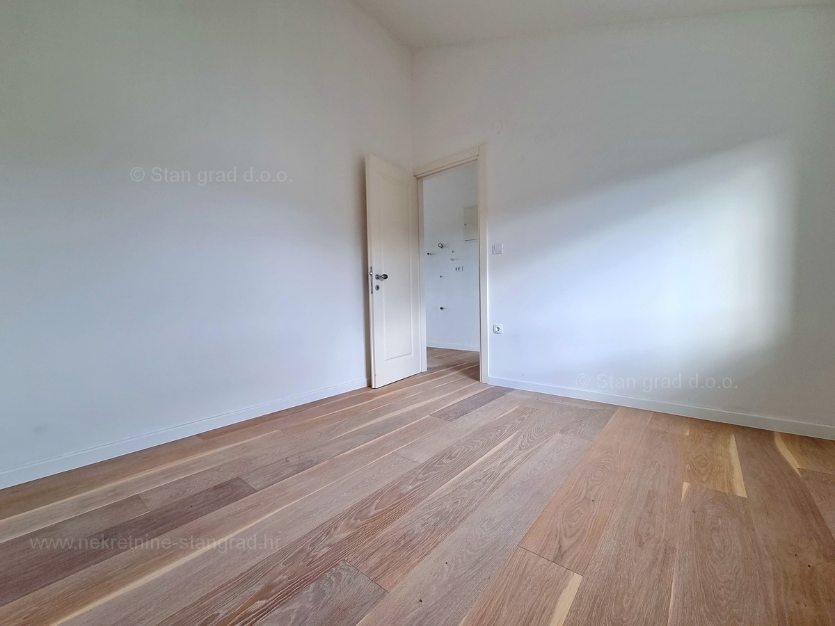 Otok Krk, Malinska, apartma v 2. nadstropju s pogledom na morje, mirna lokacija!