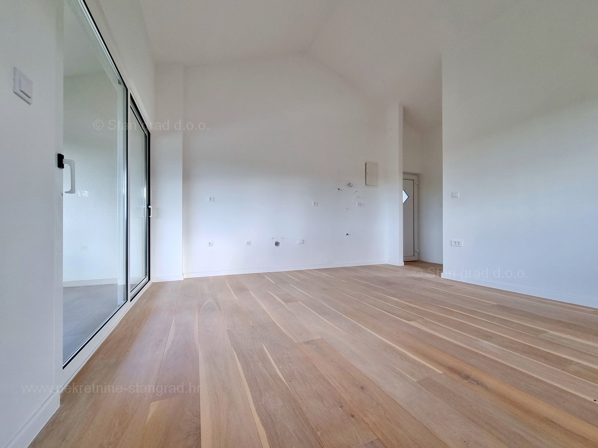 Otok Krk, Malinska, apartma v 2. nadstropju s pogledom na morje, mirna lokacija!