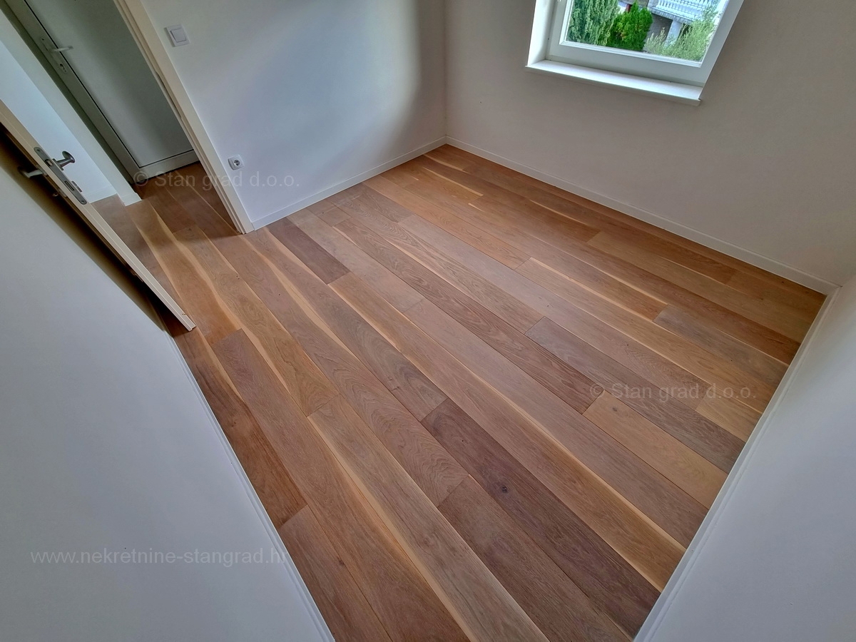 Otok Krk, Malinska, apartma v 2. nadstropju s pogledom na morje, mirna lokacija!
