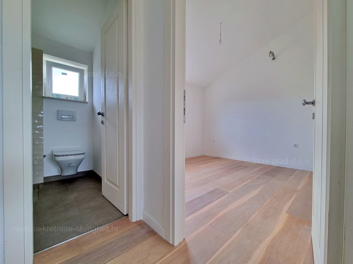 Otok Krk, Malinska, apartma v 2. nadstropju s pogledom na morje, mirna lokacija!