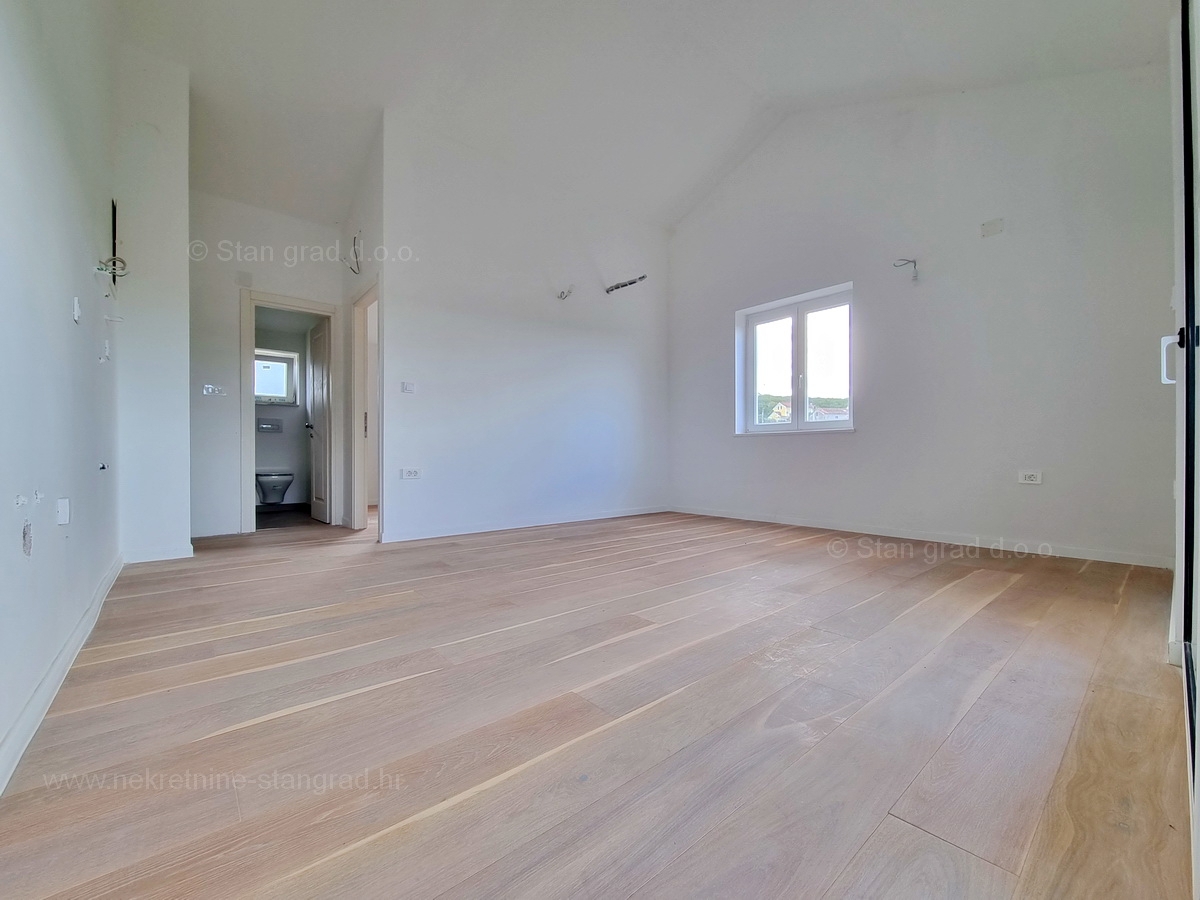 Otok Krk, Malinska, apartma v 2. nadstropju s pogledom na morje, mirna lokacija!