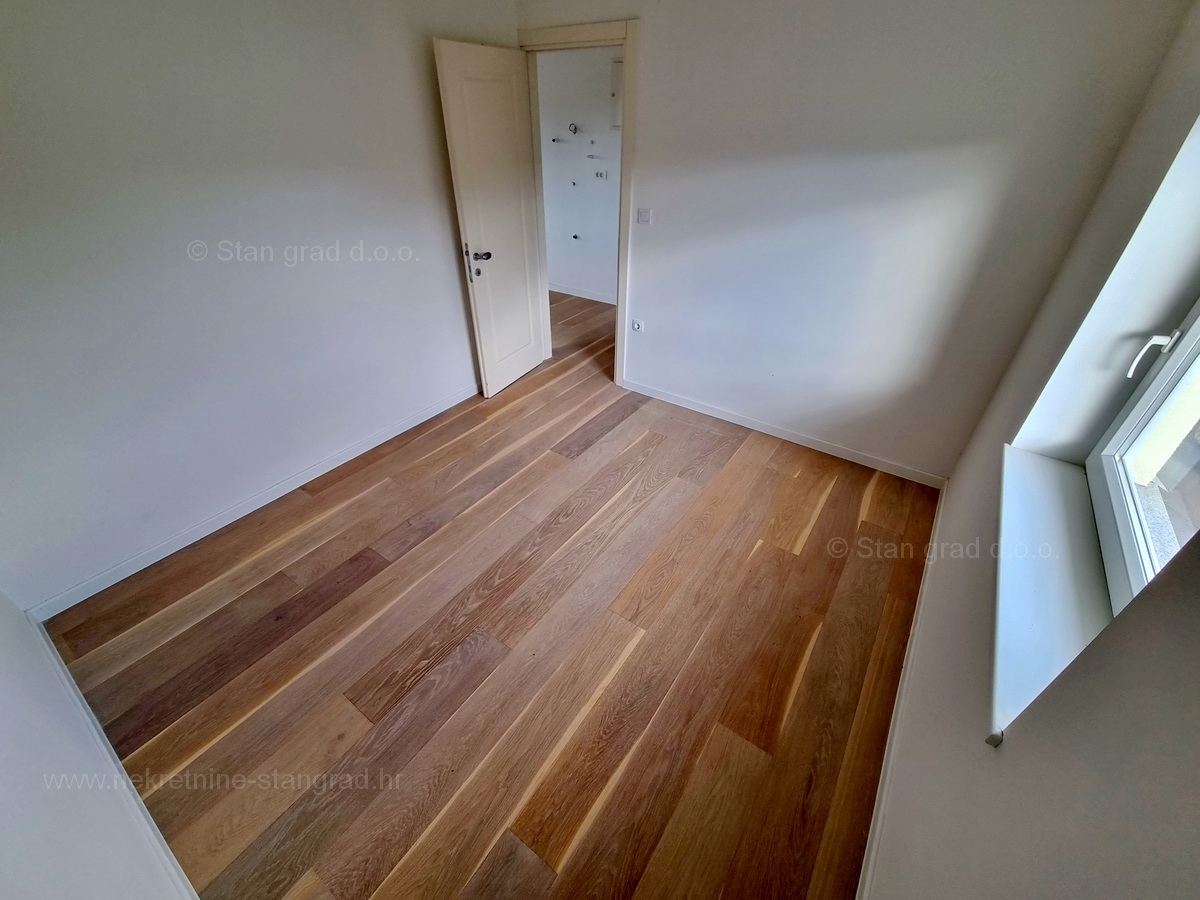 Otok Krk, Malinska, apartma v 2. nadstropju s pogledom na morje, mirna lokacija!